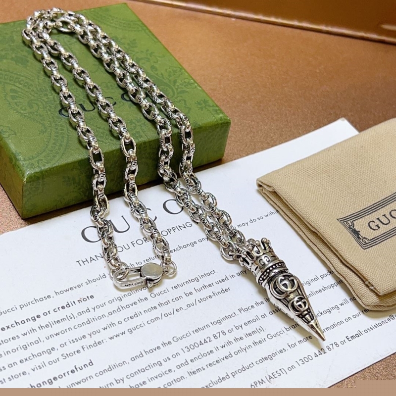G*u*i necklaces